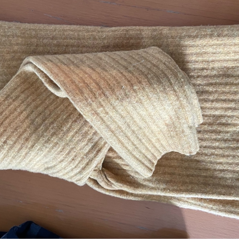 Old Navy women’s yellow wool Ribbed Sweater